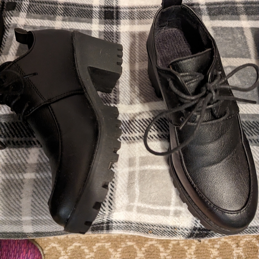 Size 6 lace up platform heels